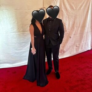 🖤 Lulus Black Cutout Formal Gown – Size M